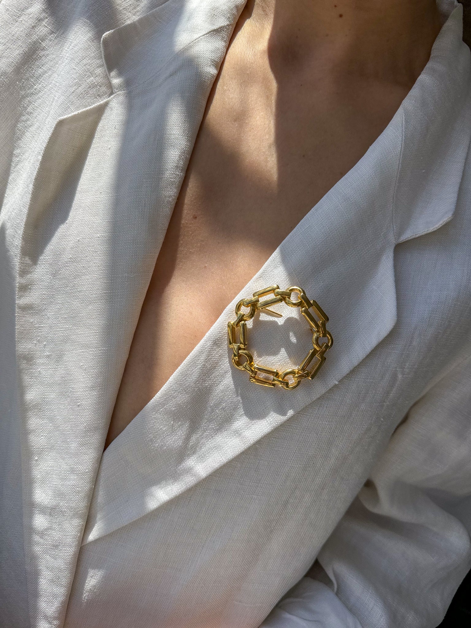 Vintage Gold Tone Circular Chain Brooch