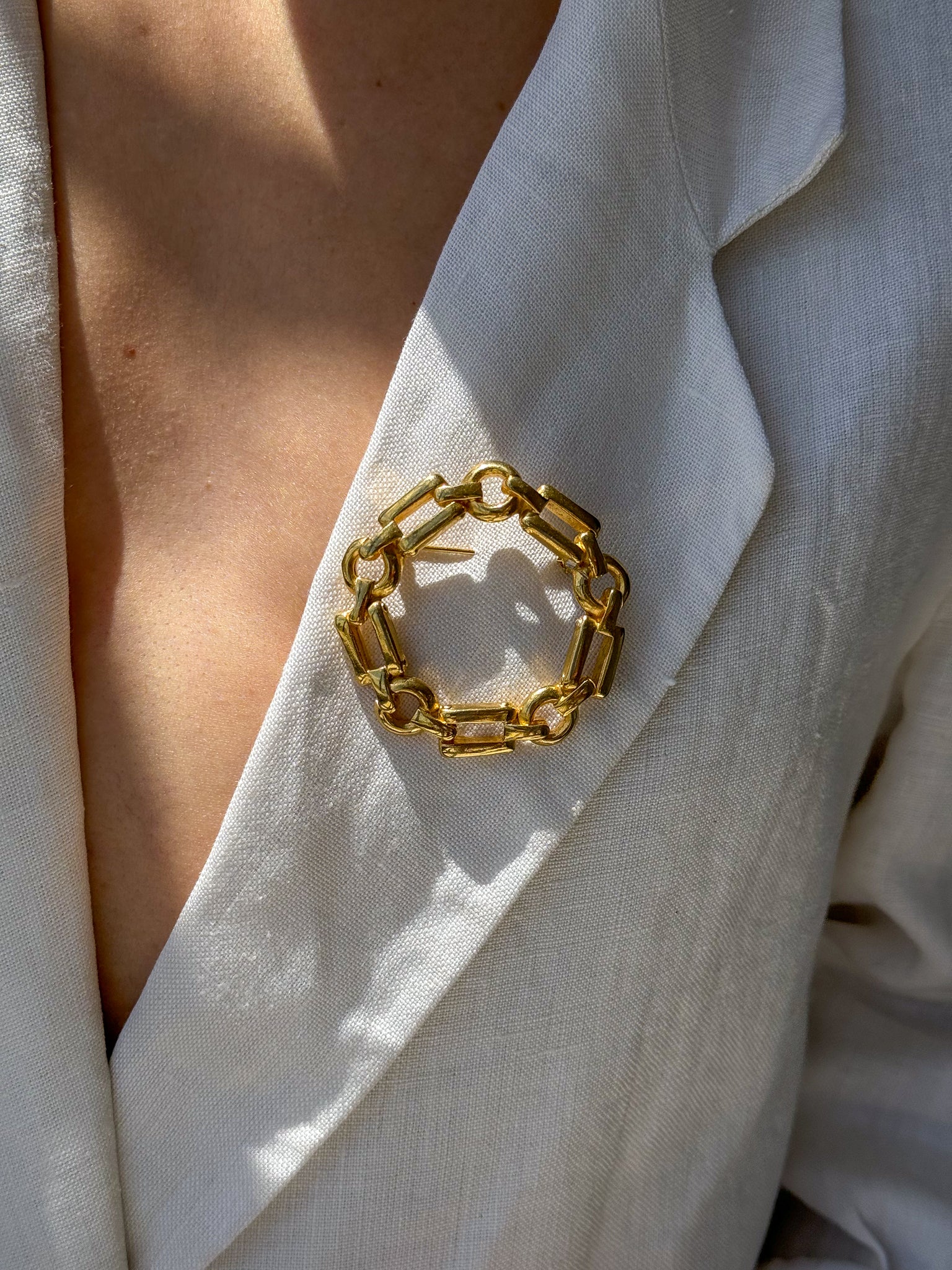 Vintage Gold Tone Circular Chain Brooch