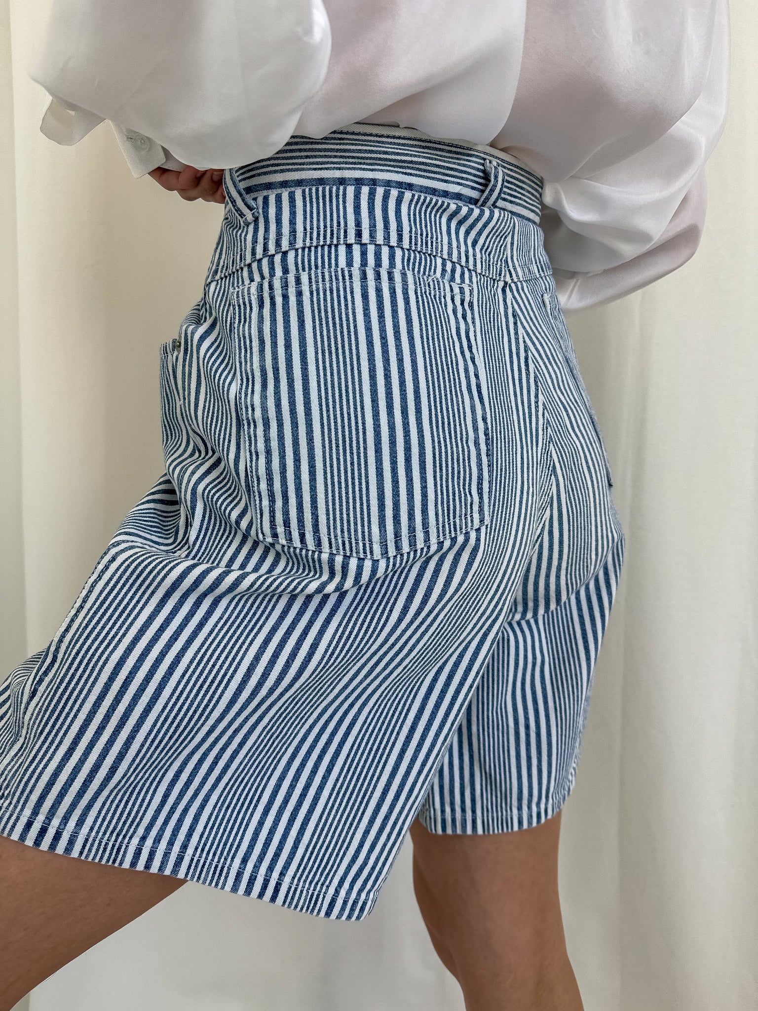 Vintage 90s Bleu et Blanc Cotton Striped Shorts